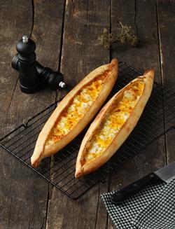 LEZZA Mediterranean Flatbread Pide with Mix Cheese (Karisik Peynirli Pide) 125 gr